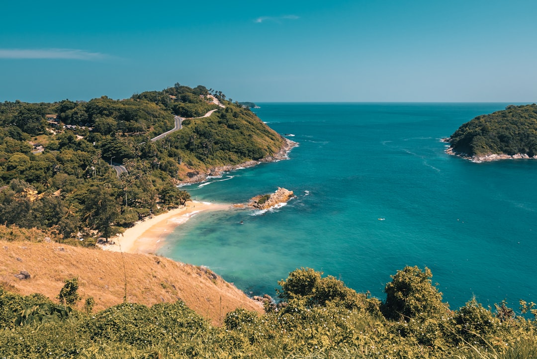 évadez-vous pour une escapade romantique inoubliable. découvrez des lieux enchanteurs, créez des souvenirs précieux à deux et laissez l'amour s'épanouir dans un cadre idyllique.